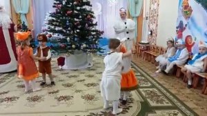 Танец зверят младшая группа.