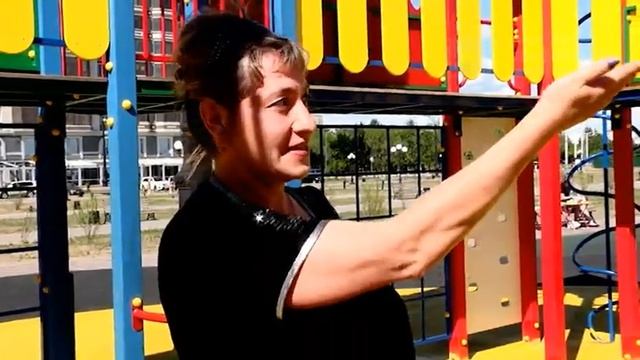 Ребенок пострадал на детской площадке смотреть онлайн