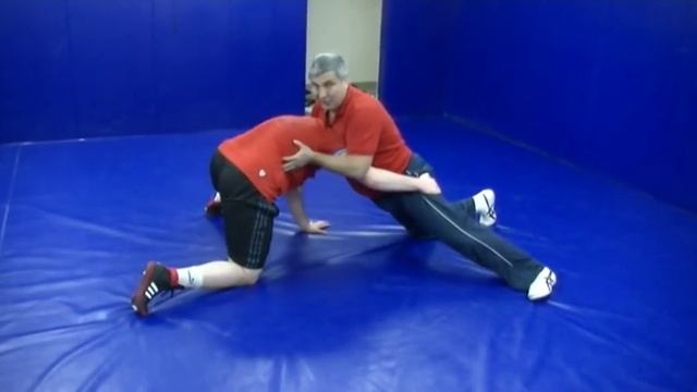 Приемы вольной борьбы,разные варианты ухода при заходе за спину противником. смотреть онлайн