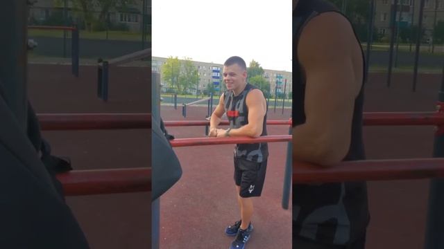 это поможет вам прогрессировать в отжиманиях на брусьях смотреть онлайн