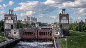 Проход корабля через шлюзы № 7 и № 8 канала имени Москвы