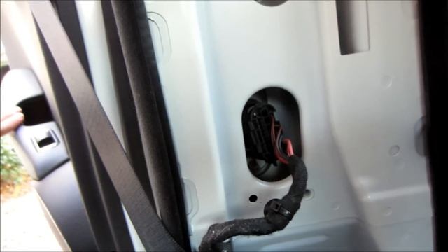 Mercedes-Benz C-Class W204 Subwoofer and Amp Install смотреть онлайн