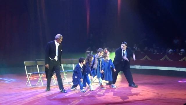 Клоун Дэвис Вассало - реприза с детьми - стулья смотреть онлайн