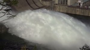 Братская ГЭС. Водосброс. Август 2021