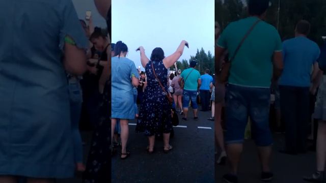 Все танцуют логтями!!!!))))) смотреть онлайн