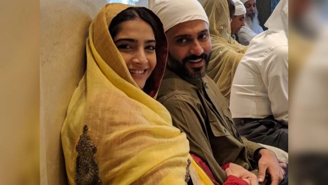 Sonam Kapoor and Anand Ahuja Blessed With baby boy First Video With New Born Baby смотреть онлайн