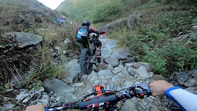 Потерялись в лесу - в горах на мотоциклах / самый жёсткий Хард-эндуро в Дагестане ? смотреть онлайн