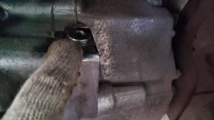 Geely Atlas, проверил и долил масло в коробку