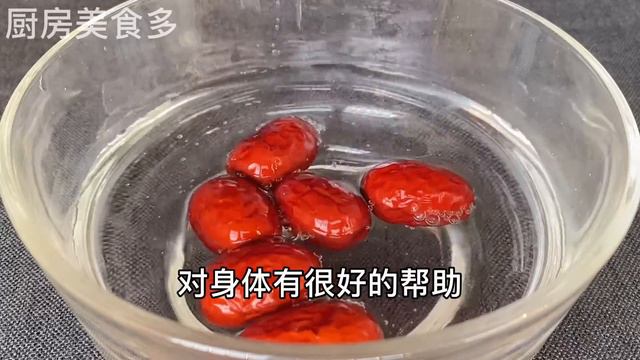 老公夜裡睡不著覺，90歲老中醫教1個方法，用蘋果簡單搞定，一覺睡到大天亮，夜尿也沒有了，【廚房美食多】