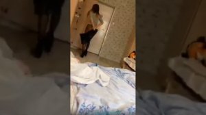 Шкура собирается на встречу с 10 неграми. #шкура #миниюбка #гэнгбэнг