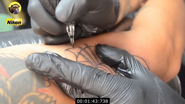 OLD SCHOOL PANTHER TATTOO - HOW TO THICK NEEDLE LINE WORK (CLOSE UP) смотреть онлайн