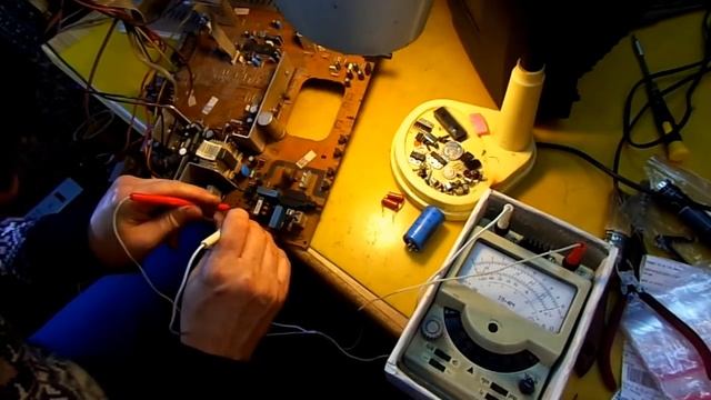 № 198. Ремонт телевизора Vestel 5586. Курсы телемастеров. Не включается. Вход в сервис. смотреть онлайн