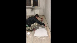 Как поклеить бумажные обои