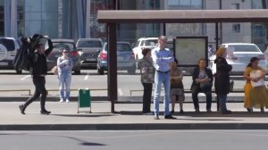 УПАКОВЫВАЮ ПРОХОЖИХ В ПАКЕТ ПРАНК (С канала молодой человек)