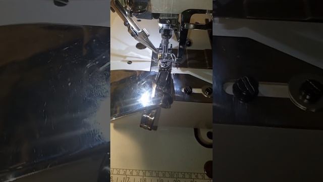Плоскошовная (распошивальная) Швейная машина. Приспособление для пришивания резинки UMA-86-A