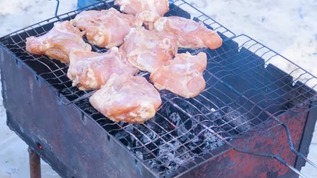 Сочная курочка на мангале. Пробуем рецепт Ильи Лазерсона.