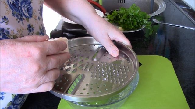 Рулет из лаваша с вареной колбасой и с болгарским перцем - отличная закуска  праздничного стола.