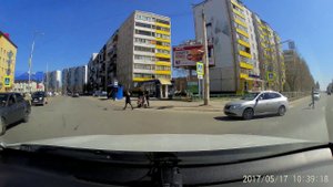 Поворотник не дают преимущество при перестроении. {ПЕШЕХОД-ребенка нужно держать за руку}