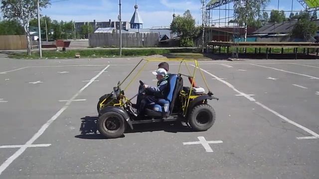 Детсое багги. Покатушки по торговой площади смотреть онлайн