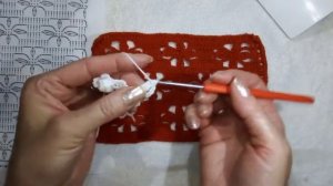 Интересный узор крючком. Паучки или цветочки?