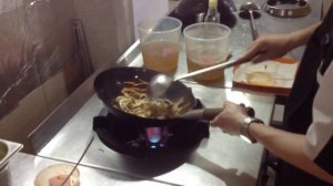 Приготовление лапши: Дыхание вока - китайская кухня в Томске