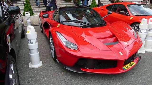 Ferrari LaFerrari/ matte gold Lamborghini Aventador смотреть онлайн