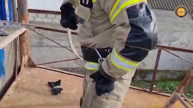 Спасение и самоспасение с помощью пожарных рукавов