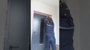 монтаж дверного доводчика,за 4 минуты