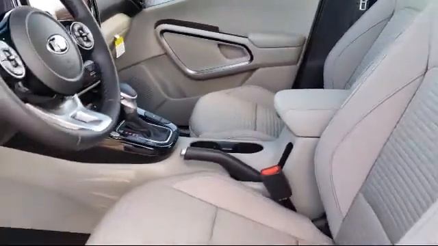 2021 Kia SOUL EX смотреть онлайн