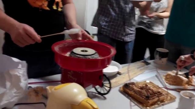 Минусы дешевых домашних мини-аппаратов сладкой ваты смотреть онлайн