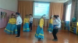 танец "Варенька" воспитанники подготовительной группы МБДОУ ДС№3 "Вишенка"