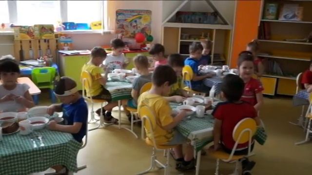 Группа Книголюбы. Сказка о том, как Поросята волка приручили смотреть онлайн