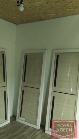 Подготовка девяти дверей с кучей фурнитуры к монтажу в частном доме (Дверона).Роял-двери.