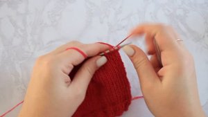 Шапочка -узелок спицами. Детская шапочка. Шапка для новорожденного. Подробный мастер класс.