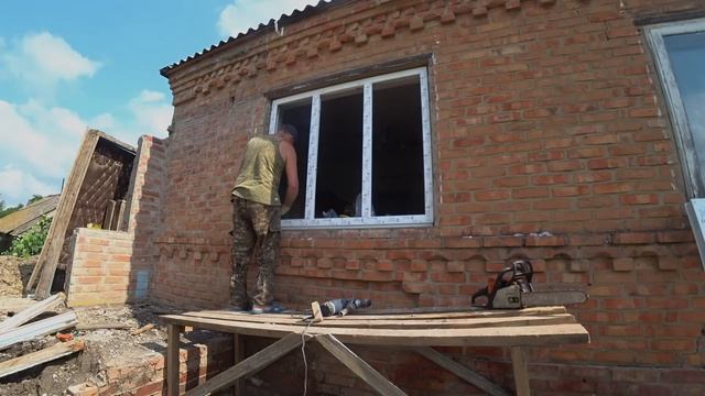 22. Купили Дом в Станице. Меняю старые окна на новые.