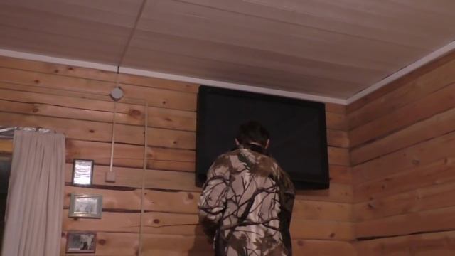 [VLOG_ЛТ]: весим с гостем большой телевизор в доме смотреть онлайн