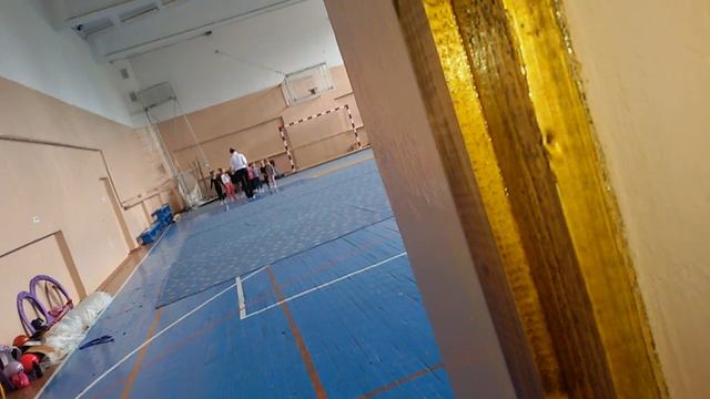 Я подглядываю за Машиным 1 занятием гимнастикой смотреть онлайн