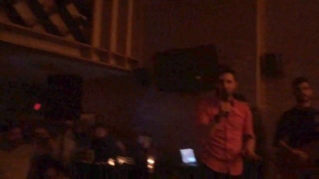 Giwrgos Livanis Mia kardia ta xeria mou sou ferane Live@ SASS ( Xristougenna ) смотреть онлайн