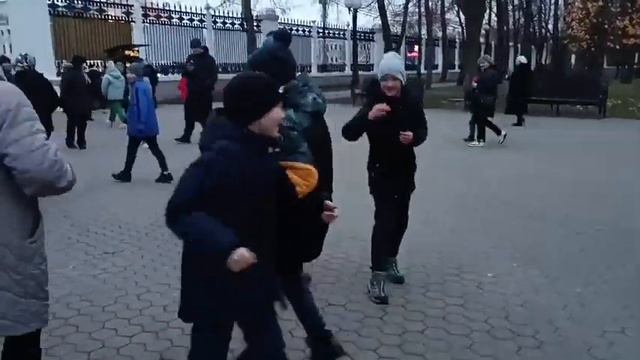 Подрастающее поколение не подведет! Гомель, парк. смотреть онлайн