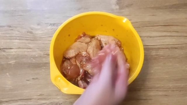Куриные крылышки в медово соевом соусе. Пальчики оближешь)