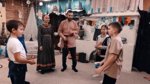 Рождественские игры для детей. Игра "Снежный ком"