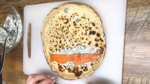 Блинчики с красной рыбой и сливочным сыром Блины с сёмгой Блины с начинкой