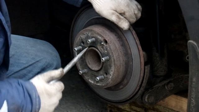 Замена задних тормозных дисков на автомобиле KIA смотреть онлайн