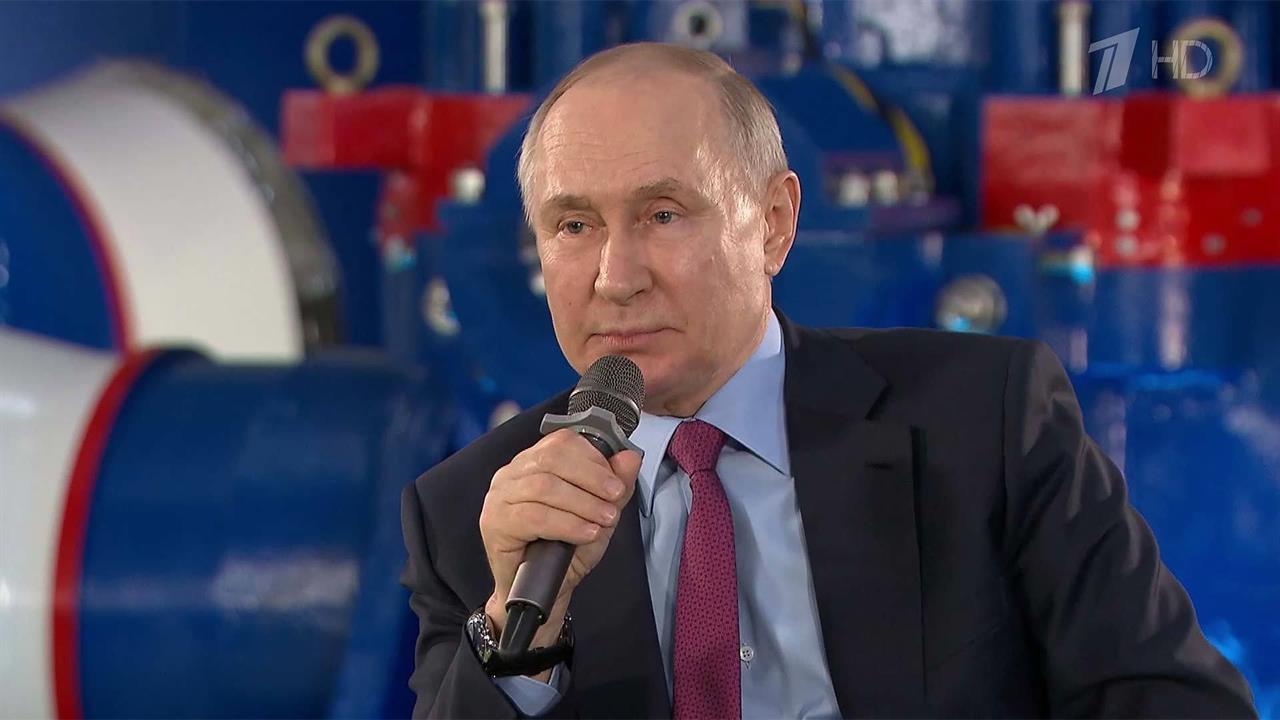 Владимир Путин провел встречу с рабочими в индустриальном парке в Челябинской области