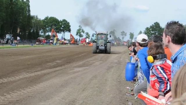 Davy De Roo met de fendt 926 op TT bassevelde 2014 (8.5t, pull off) смотреть онлайн