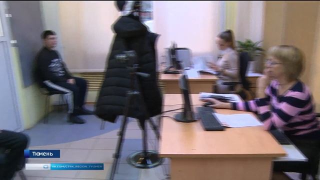 Ажиотаж вокруг медсправок создал очереди в тюменской ГИБДД смотреть онлайн