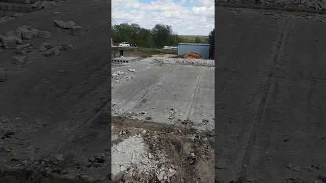 Демонтаж плит перекрытия автокраном. смотреть онлайн