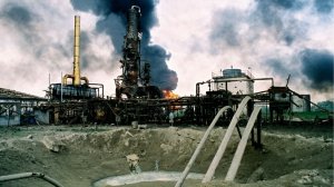 Тушение нефтяных резервуаров в условиях военных действий