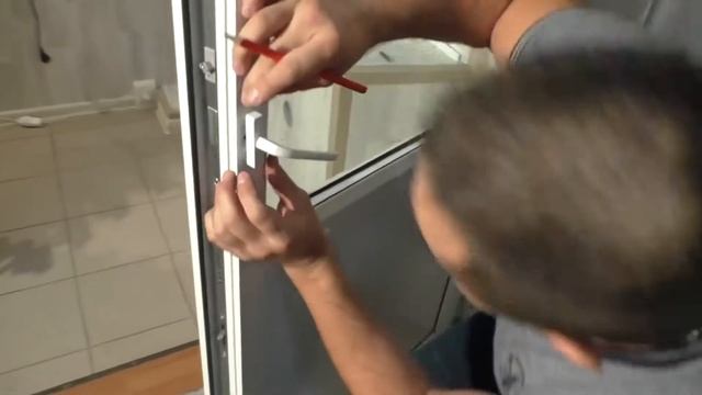 Установка двухсторонней ручки на пластиковую дверь своими руками смотреть онлайн
