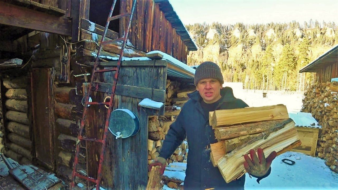 Наступили зимние деньки в деревне.